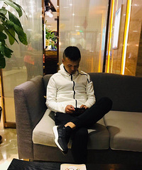 94年170CM幽默风趣的小哥征婚,月收入1万以上