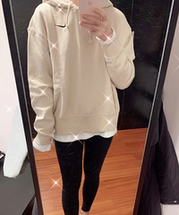 下叉了nike燕麦色卫衣,真好看!