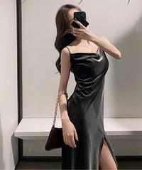 折后79块钱的连衣裙,腿部开衩设计显腿长!