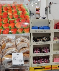 跟风逛了山姆店,有人插队抢了烤鸡就溜