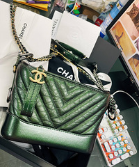 ����2�������̣����ī��ɫ�����˰���ȫ��ֻʣһ�����Ͻ��µ���