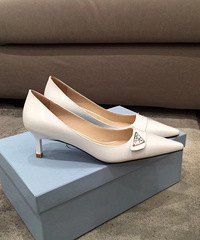 Prada�紺С����Ь������������ʱ���