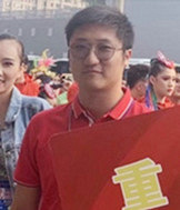 95年大学老师征婚,自己买了车买了房