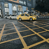 解放碑路上的网格是啥