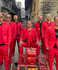 �����������塰Ϊ�˻��ж�ƴ��