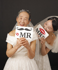 外婆的第一套婚纱照