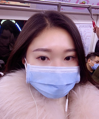 在地铁站碰到一个男生突然凑近问我:“可以加个微信吗?”