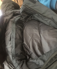 在阿迪达斯天猫官方旗舰店买的衣服居然是假货,求助在哪里鉴定?