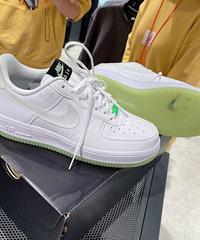 Nike�վ�һ�ţ�Ц��ϵ�У�����������ɫ