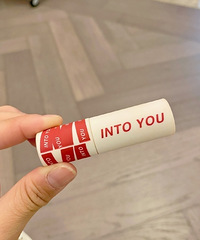 种草INTO YOU唇泥,非常显白,我可以连涂一个星期~