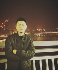 90年180CM开朗随和的哥子征婚,从事房产销售