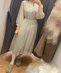 买衣服千万要谨慎啊!最近优衣库很火的连衣裙,我穿上就是农村人