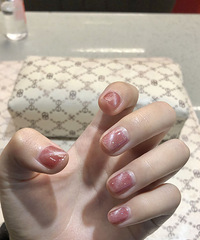 免费的美甲就是香,粉粉嫩嫩晶石猫眼