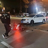 刚提新车就被摩托撞了