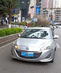 重庆的坡太陡,小伙找民警代驾