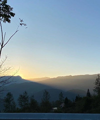 一个人春节其实比两个人过得自由,看山、看雪、看雾、看朝阳晚霞