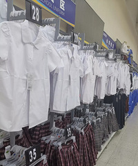 深圳中小学校服直接在沃尔玛开卖!单件不超过50元
