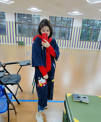 ���·����������������������ɫϵ���о���̧��ɫ