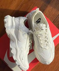 �¿�Nike�����ϵ�Ь���ˣ���ɫ�Ϳ�ʽ��ľ���