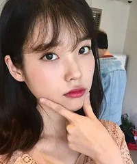 原来“瘦脸”不仅要靠发型,还要选对发色和刘海