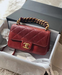 常被误认是古董包的Chanel酒红大都会风琴包