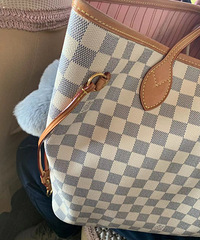 用了三年的 LV neverfull 白棋盘变色了