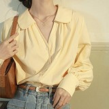 奶黄色衬衫超显温柔