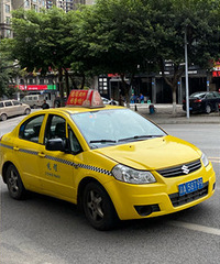 重庆出租车司机跑得快,月入有7000