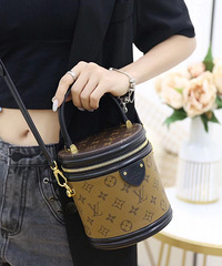 ����Ͱ�������� ����ԲͰ�������ڰβݣ���