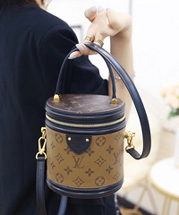 ����Ͱ�������� ����ԲͰ�������ڰβݣ���