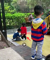 养女儿好担心哦!爆料小男孩猥亵小女孩?