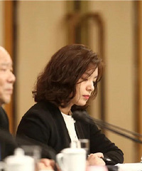 两会最美女翻译火遍全网,张京爸妈如何养女儿的?