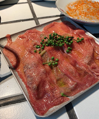 �����ͷ�ܴ�����������Ŷ���Сʱ����ֵ�õ�