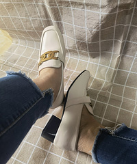 ��ҵ��̵�Ь��ÿ�궼Ҫ��˫����ɫ�ָ�Ь��������