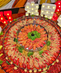 Ϊ�˳Ե�С��Ϻ���⣬�Ҽ�װ���˸����գ�ֵ��