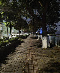 化了美美的妆去见小哥哥,可对方全程玩手机,我只好自己付了账