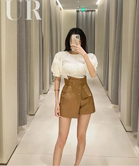 UR试了两套好看的衣服,春季超气质复古浪漫穿搭【就是爱国货】