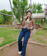 新买的复古小毛衣好满意,上身显得脖子很修长