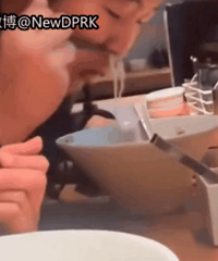 日本小伙用鼻子吃面走红网络……