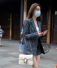 有同感吗?现在路上穿细高跟鞋的女生越来越少了,高跟鞋过时了吗