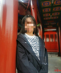 被同学匿名检举带手机去学校,14岁女生校园坠亡