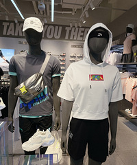 ����������2������Լ۱ȺܸߵĹ����˶�Ʒ�ƣ�����ϵ�м�����Ȧ