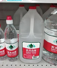 ͳ£Ҽʹþˮ⹺ƿװˮ