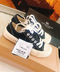 �����ֱ������ı���Ь���²�һ�³���