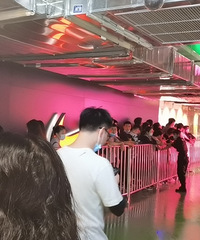 今天奥莱Nike打折厉害很多人昨天晚上就去排队了,不抵制了?