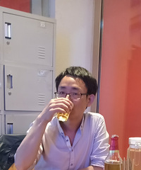 五一见了多年不见的兄弟,看到兄弟伙的宝贝女儿,自己也想生一个