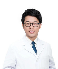 谁说眼科医生不做近视手术?700度恢复到1.2
