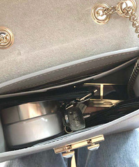 入手Furla 小方包 ,顾佳同款大象灰,价格很美丽