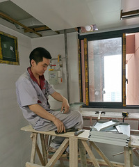 家里的厨房卫生间吊顶安完了,师傅尽职尽责让我感动