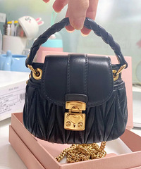 miumiu小到不能再小的迷你包包,好适合夏天!